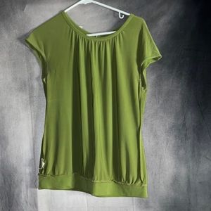 Stretchy fabric top